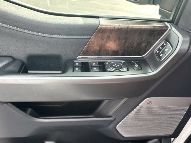 2027 Ford Super Duty F-350® Lariat®