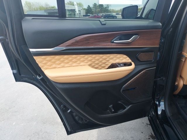 2022 Jeep Grand Cherokee Summit