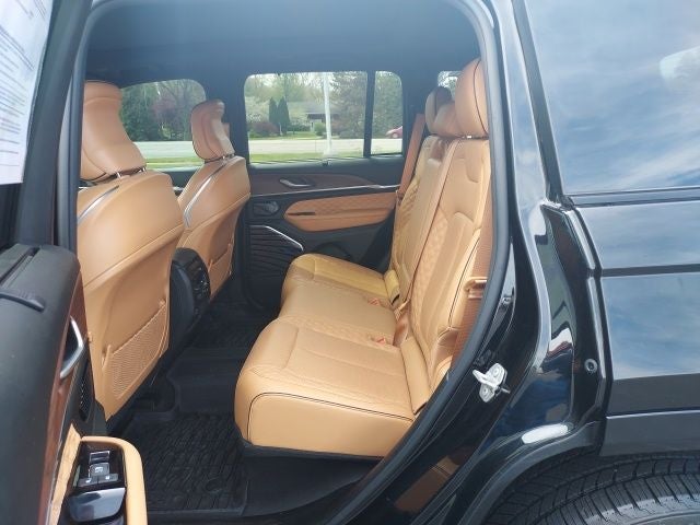 2022 Jeep Grand Cherokee Summit