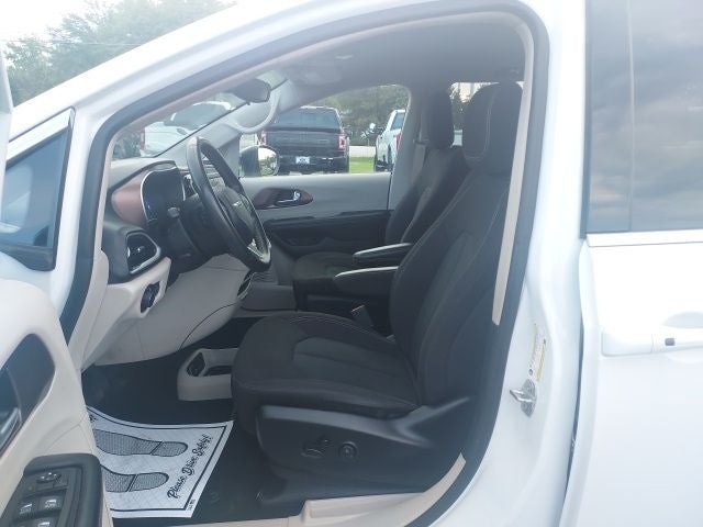 2024 Chrysler Voyager LX