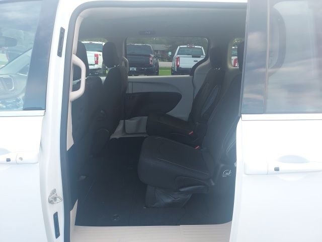2024 Chrysler Voyager LX