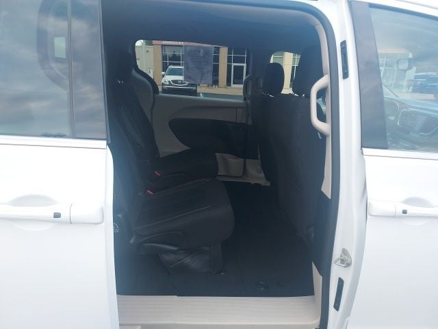 2024 Chrysler Voyager LX