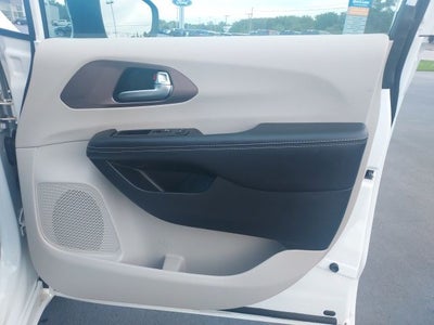 2024 Chrysler Voyager LX