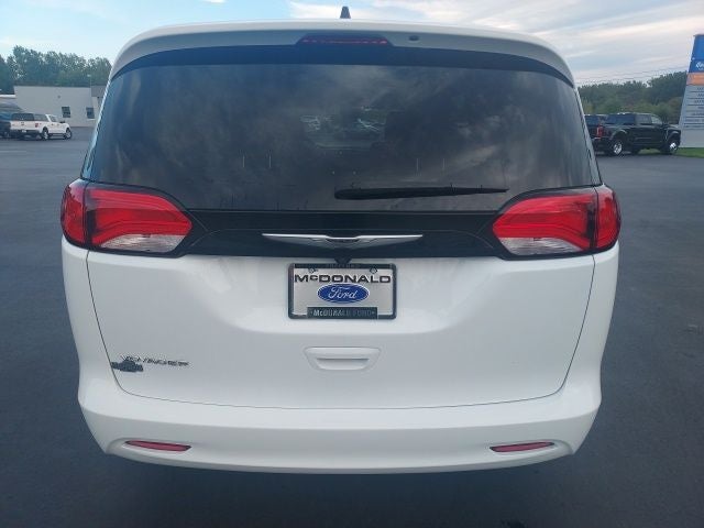 2024 Chrysler Voyager LX