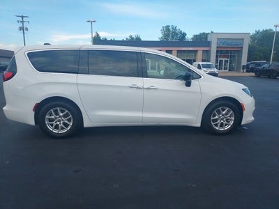 2024 Chrysler Voyager LX