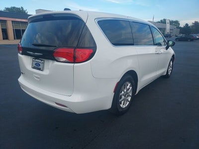 2024 Chrysler Voyager LX
