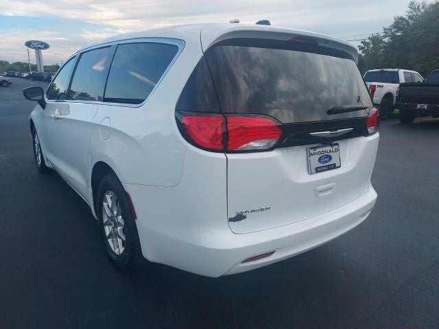 2024 Chrysler Voyager LX