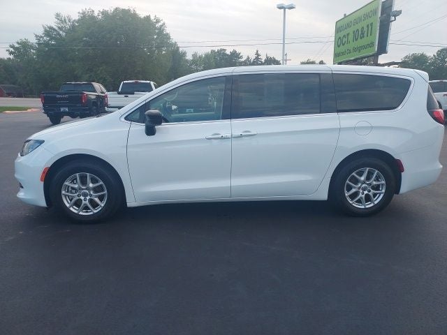 2024 Chrysler Voyager LX